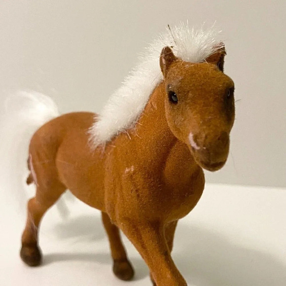Vintage Flocked Horse Figure 4 Inch Tall Unmarked Toy - Picture 2 of 14